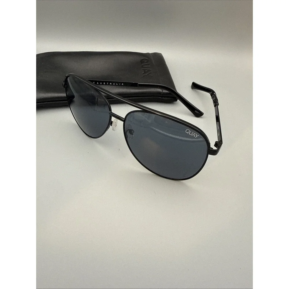 QUAY Australia Vivienne AuthenticOversized Aviator Sunglasses Black Smoke & Case